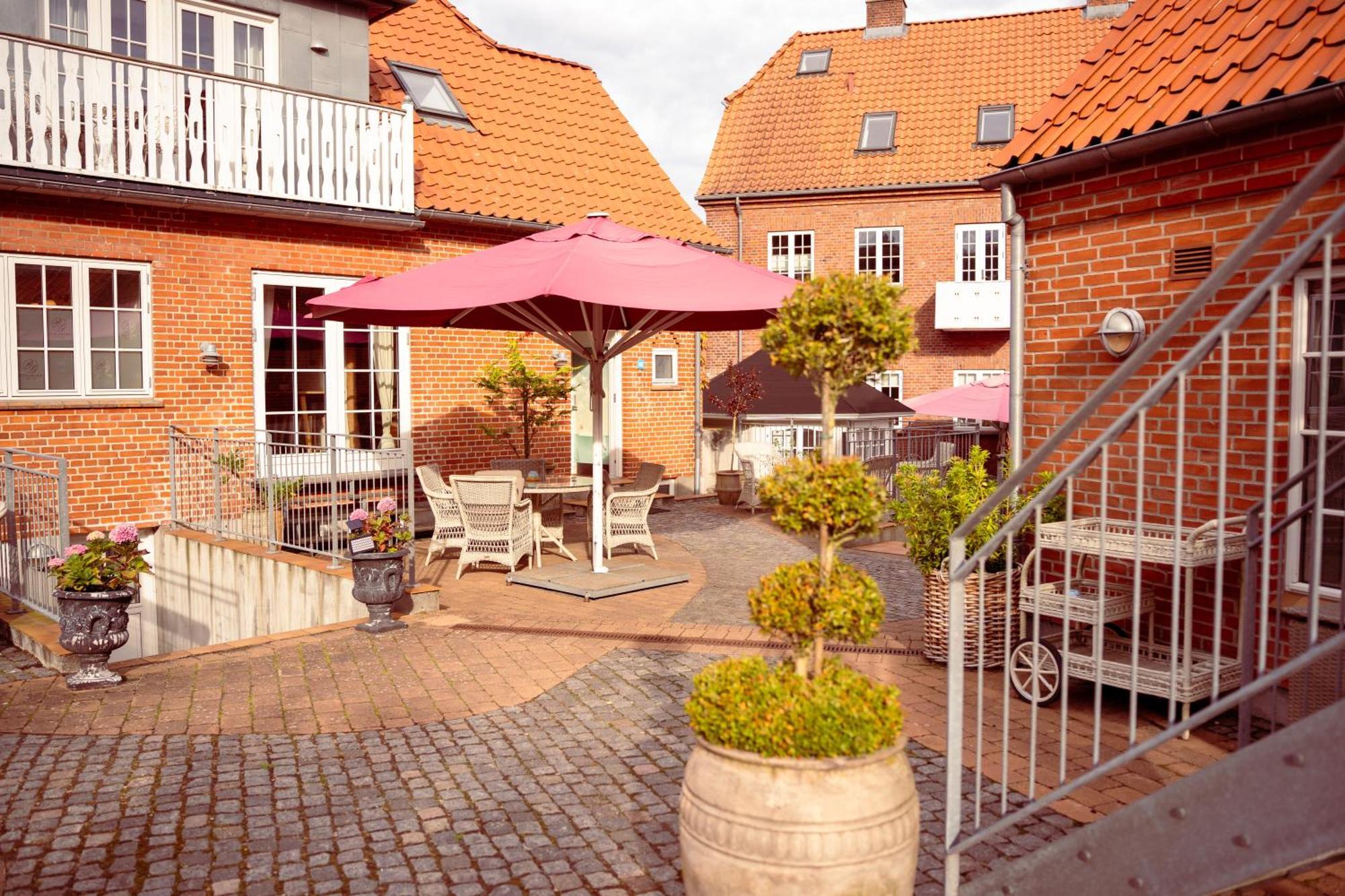 Boutique Hotel Postgarden Holsted Exterior photo